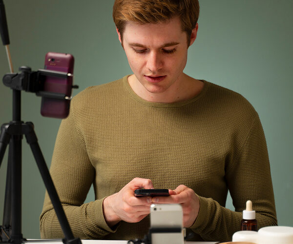 How to Build a Following Through Livestreaming Your Art Process